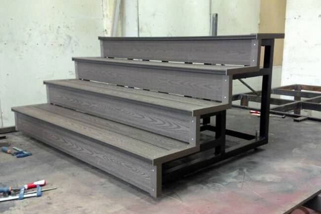 Подступёнок HOLZHOF с тиснением "Кольца дерева", 150*12*4000 мм, слоновая кость Подступёнок HOLZHOF с тиснением "Кольца дерева", 150*12*4000 мм, слоновая кость