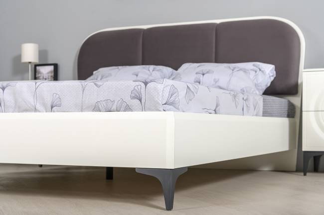Двуспальная кровать 1600 с мягкой спинкой Валенсия с комодом и шкафом цвет белый шагрень/ткань велутто 19 Двуспальная кровать 1600 с мягкой спинкой Валенсия с комодом и шкафом цвет белый шагрень/ткань велутто 19