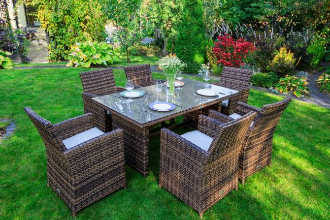 Обеденный комплект FIONA из искусственного ротанга в коричневом цвете