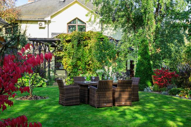 Обеденный комплект FIONA из искусственного ротанга в коричневом цвете