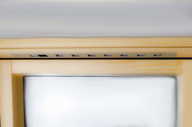 Деревянное мансардное окно FTP-V U5 (CH) со среднеповоротным типом открывания Деревянное мансардное окно FTP-V U5 (CH) со среднеповоротным типом открывания