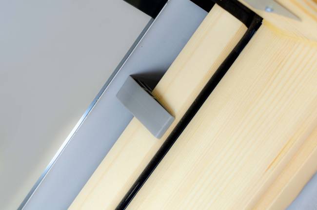 Деревянное мансардное окно FTP-V U5+ (CH) со среднеповоротным типом открывания Деревянное мансардное окно FTP-V U5+ (CH) со среднеповоротным типом открывания