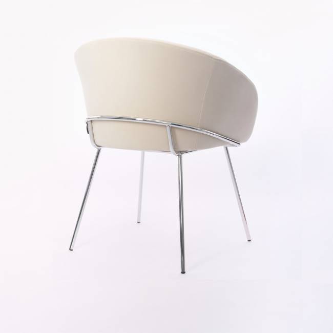 Дизайнерский стул Elegans бежевый, основание хром Дизайнерский стул Elegans бежевый, основание хром