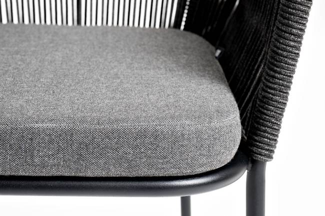 "Лион" стул плетеный из роупа, каркас из стали темно-серый (RAL7024) муар, роуп темно-серый круглый, ткань темно-серая 027
