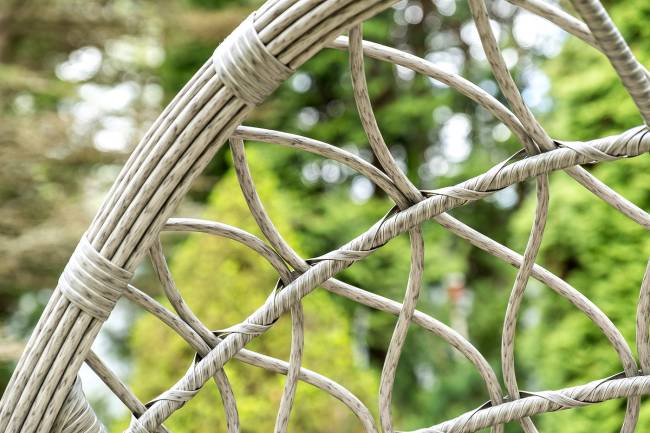 "Венеция" подвесное кресло-кокон из искусственного ротанга, цвет серый с бежевой подушкой "Венеция" подвесное кресло-кокон из искусственного ротанга, цвет серый с бежевой подушкой